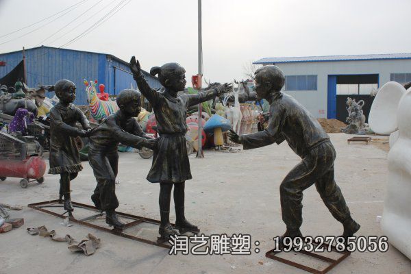 企业铜雕老鹰捉小鸡雕塑 企业铜雕老鹰捉小鸡雕塑