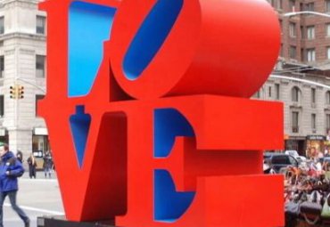 学校不锈钢love雕塑