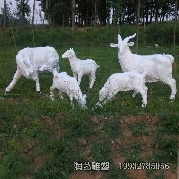 小区玻璃钢羊雕塑 小区玻璃钢羊雕塑