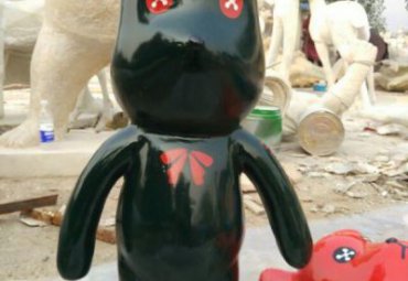 公园玻璃钢暴力熊雕塑