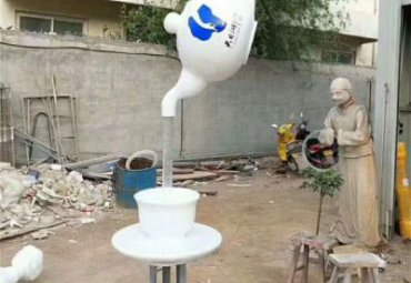 商业街玻璃钢茶壶雕塑