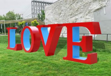 商场不锈钢love雕塑
