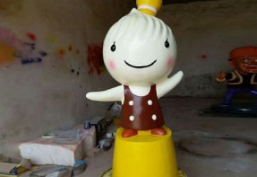 广场玻璃钢公仔雕塑