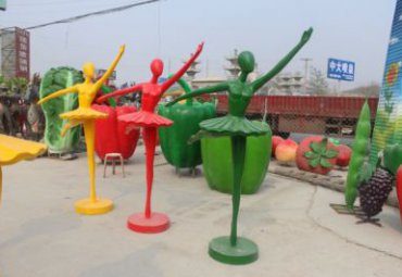 小区玻璃钢跳舞雕塑