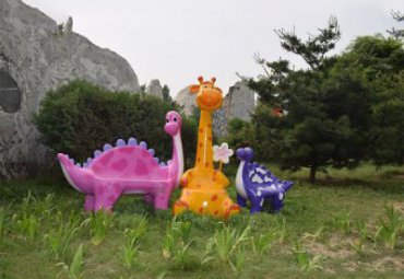 商业街玻璃钢桌凳雕塑