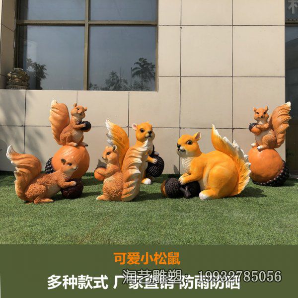 商场玻璃钢松鼠雕塑 商场玻璃钢松鼠雕塑