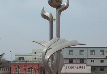 草坪不锈钢崛起雕塑