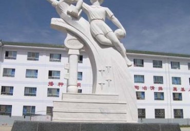 学校石雕人物雕塑