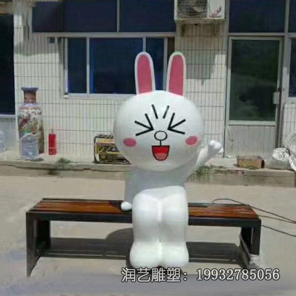 酒店玻璃钢可妮兔雕塑