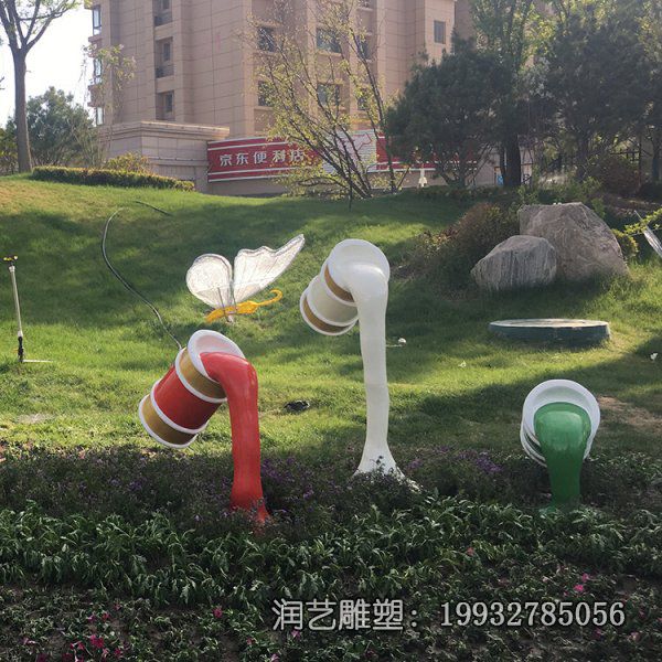 商场玻璃钢油漆桶雕塑 商场玻璃钢油漆桶雕塑
