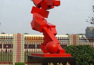 广场不锈钢踢球雕塑