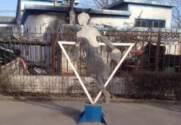 商场不锈钢打篮球雕塑