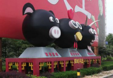 医院玻璃钢猪雕塑
