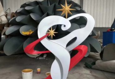 草坪不锈钢爱心雕塑