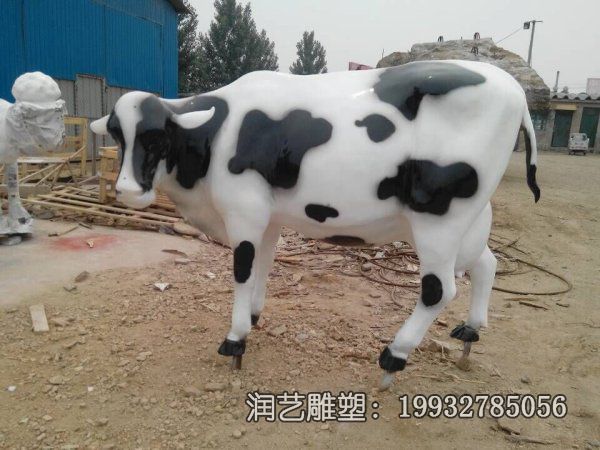 游乐场玻璃钢牛雕塑 游乐场玻璃钢牛雕塑