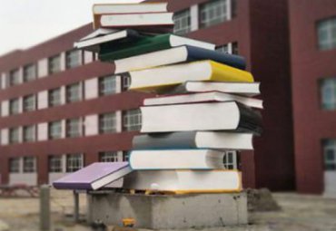 学校玻璃钢景观雕塑