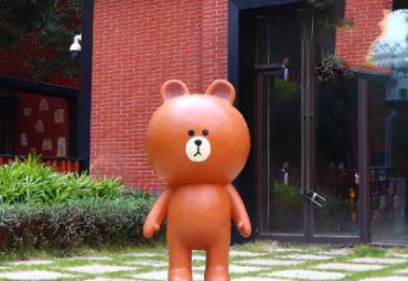 企业玻璃钢布朗熊雕塑