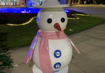 广场玻璃钢雪人雕塑