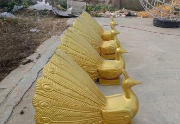 游乐场孔雀铜雕
