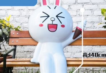 小区玻璃钢可妮兔雕塑