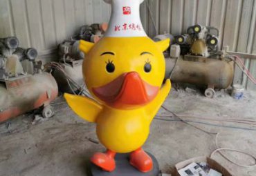 游乐场玻璃钢小黄鸭雕塑