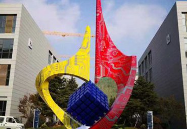 酒店不锈钢魔方雕塑