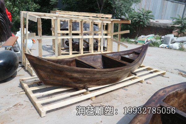 草坪玻璃钢船雕塑 草坪玻璃钢船雕塑