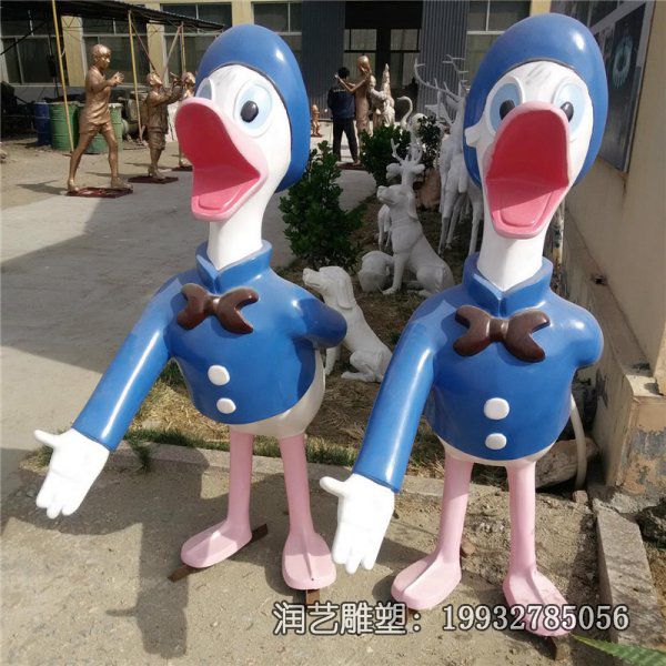城市玻璃钢唐老鸭雕塑 城市玻璃钢唐老鸭雕塑