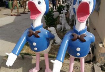 城市玻璃钢唐老鸭雕塑