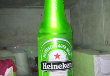 景区玻璃钢酒瓶雕塑