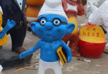 广场玻璃钢蓝精灵雕塑