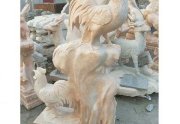 广场鸡动物石雕