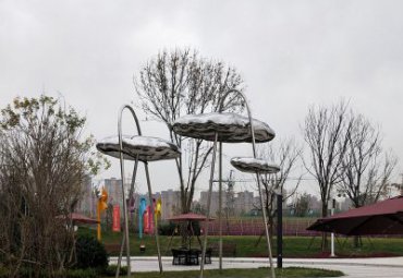 学校不锈钢云朵雕塑