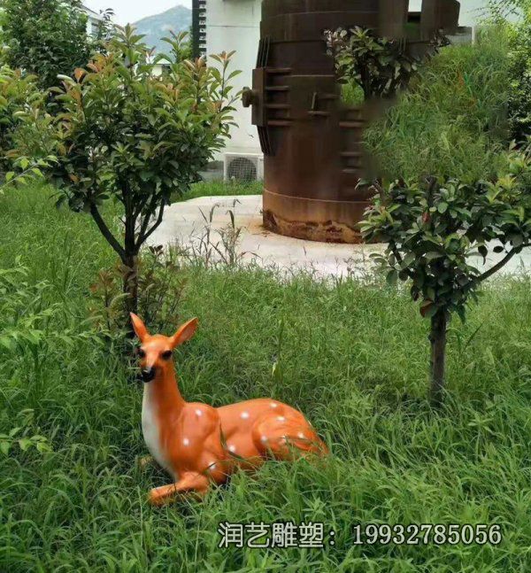 城市玻璃钢梅花鹿雕塑 城市玻璃钢梅花鹿雕塑