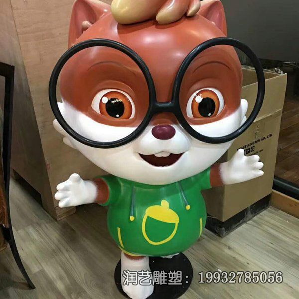 学校玻璃钢松鼠雕塑 学校玻璃钢松鼠雕塑