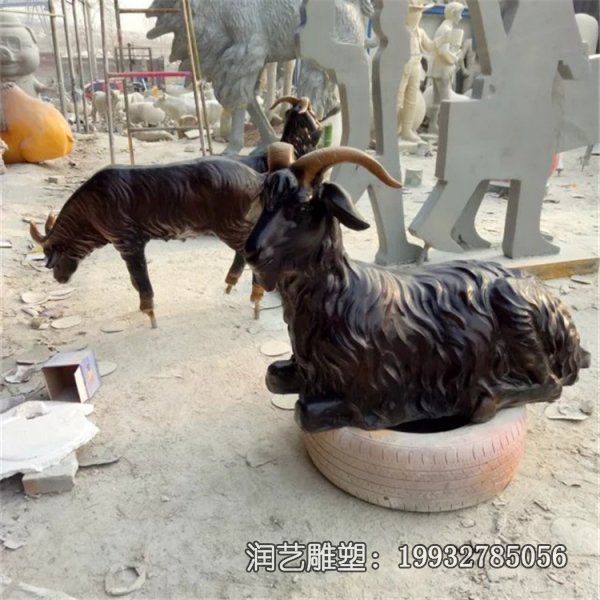 草坪玻璃钢羊雕塑 草坪玻璃钢羊雕塑