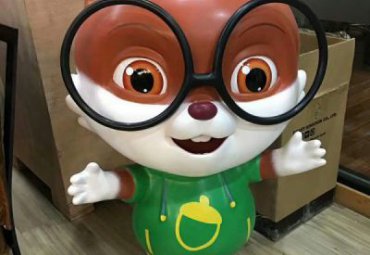 学校玻璃钢松鼠雕塑