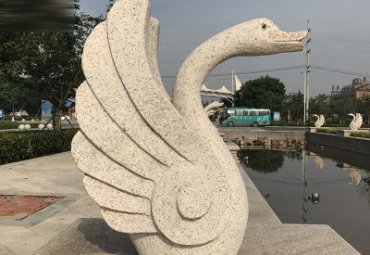 草坪天鹅石雕