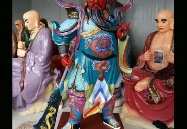 广场玻璃钢关公雕塑