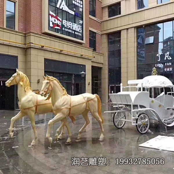 城市玻璃钢马车景观雕塑 城市玻璃钢马车景观雕塑