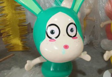 小区玻璃钢兔子卡通雕塑