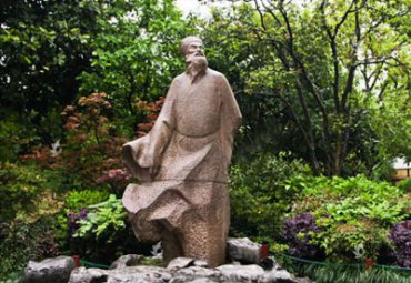 酒店苏轼石雕