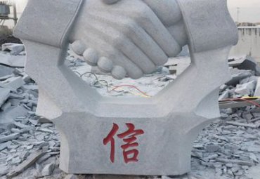 酒店握手石雕
