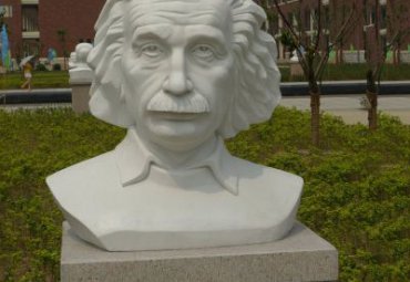 广场爱因斯坦石雕
