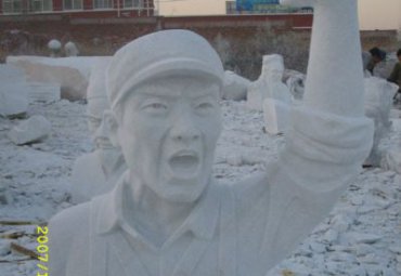 景区董存瑞人物石雕