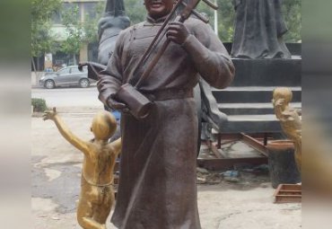 游乐场少数民族铜雕