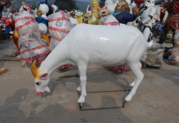 医院玻璃钢羊雕塑