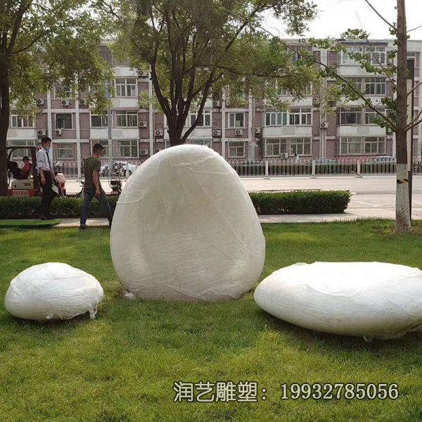 商业街玻璃钢景观雕塑 商业街玻璃钢景观雕塑