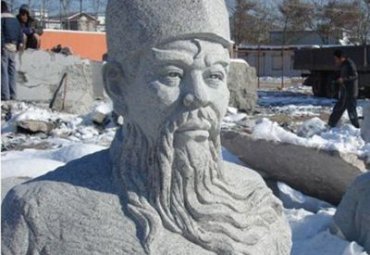 公园包公人物石雕