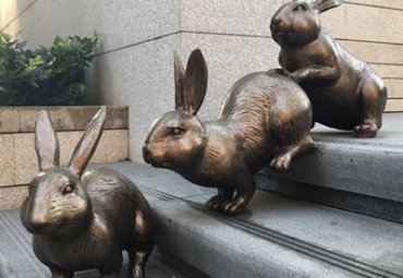 企业兔子动物铜雕
